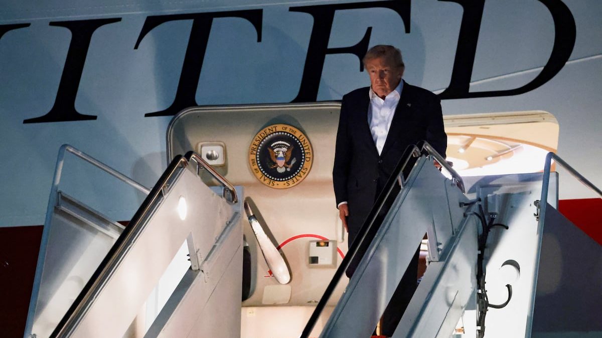Trump swaps planes via catering truck after Iranian threats, reports say