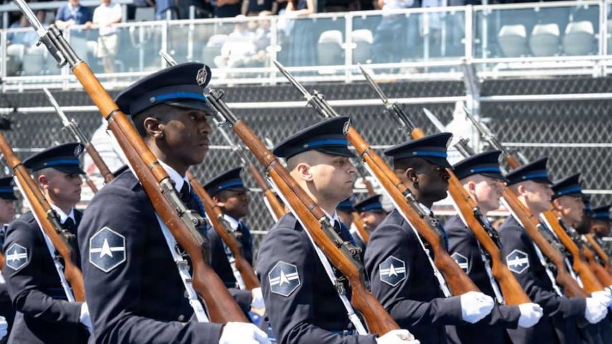 Space Force Honor Guard showcases new ceremonial uniform in DC Grand Prix