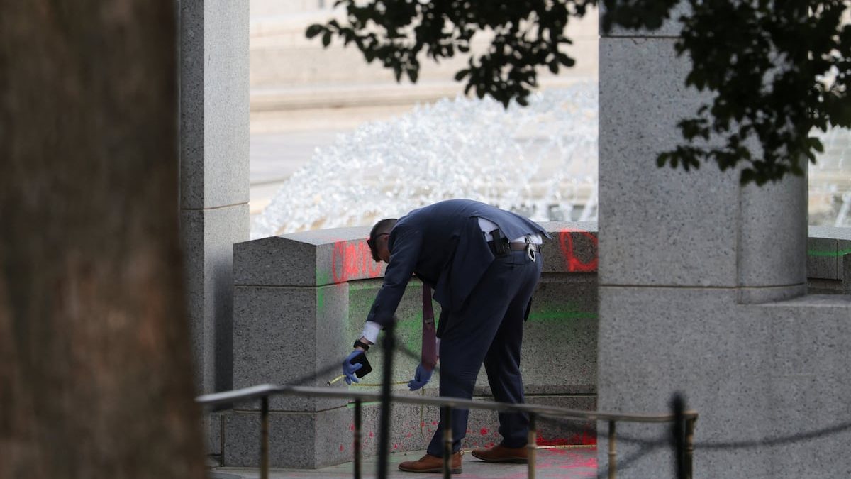 Woman charged over vandalism of World War II Memorial
