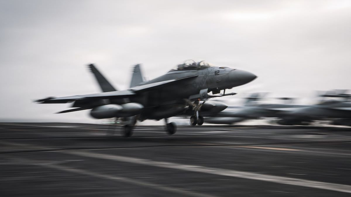 Navy not doing enough to study long-term brain damage in aviators, lawmakers say