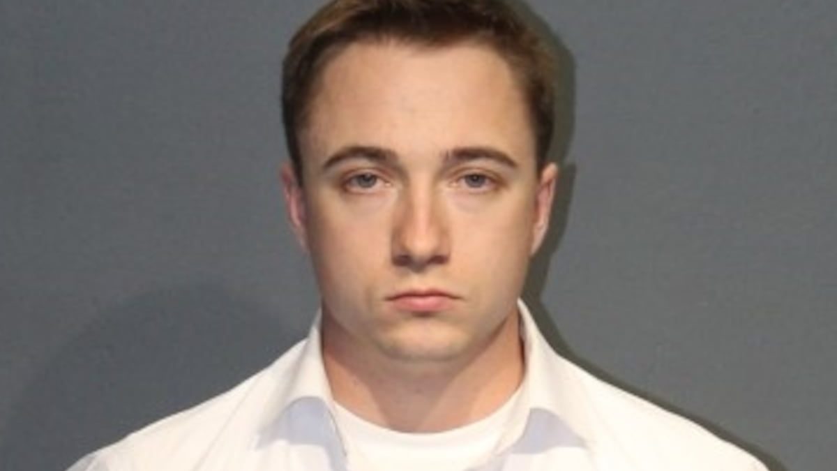 Pardon issued for sailor convicted of illegally selling machine guns