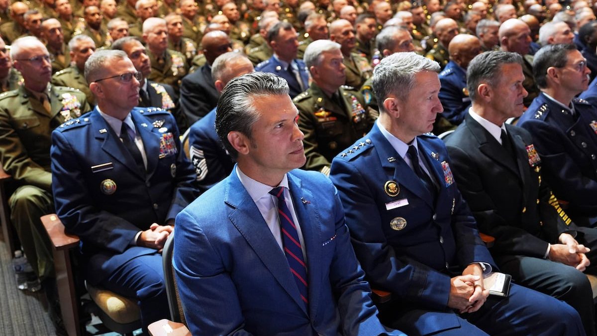 Pentagon chief set to announce additional cuts in senior officer positions
